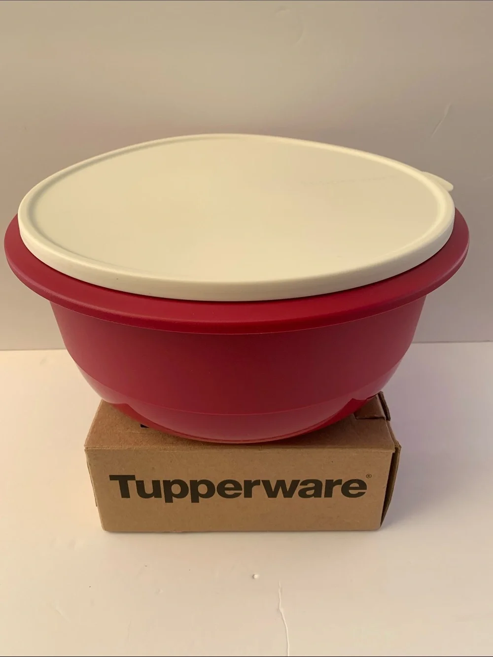 Tupperware Burgundy Bowl with Cream Lid 6 L (25 1/4 Cups)